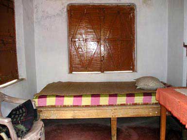 Файл:Srila Govinda Maharaj's room, upstairs in the nat-mandir.jpg